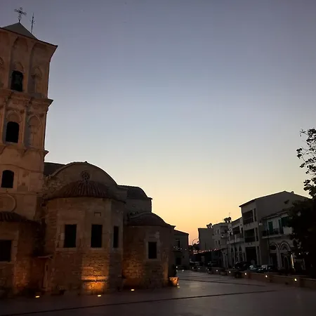 Lux Business * Larnaka