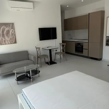 Apartment Lux Business Larnaka
