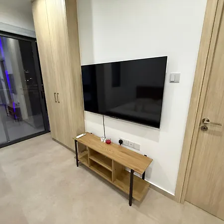 Lux Business Larnaka